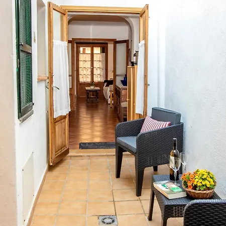 Casa Joana Acogedora Casa De Pueblo Con Terraza Hébergement de vacances Pollença